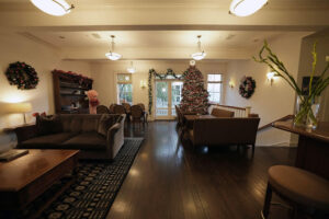 Gables Inn Holliday Lobby